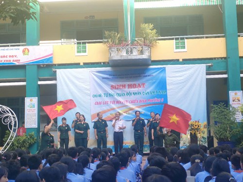 Sinh hoạt chủ đề   Tự hào quân đội nhân dân Việt Nam  - Giao lưu với Hội cựu chiến binh phường 5