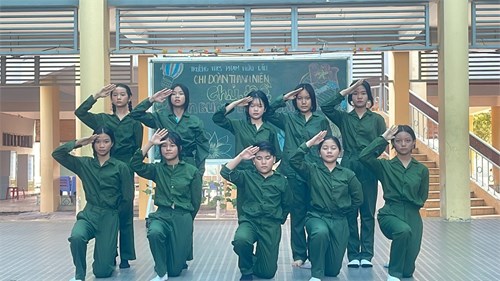 Sinh hoạt chuyên đề chủ đề:  TIẾN BƯỚC LÊN ĐOÀN 