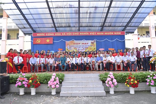 Họp mặt kỷ niệm 42 năm ngày nhà giáo Việt Nam 20/11/1982-20/11/2024