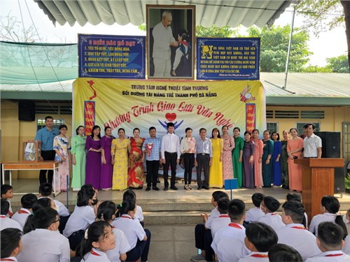 Chương trình Giao lưu văn nghệ thắp sáng ước mơ