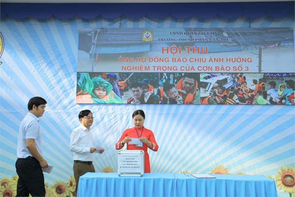 Trường THCS Phan Văn Trị vận động khuyên góp ủng hộ đồng bào bị ảnh hưởng do bão số 3 gây ra.