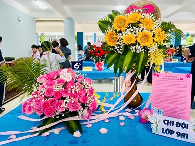 Hôi thi cắm hoa chào mừng ngày 20 tháng 10