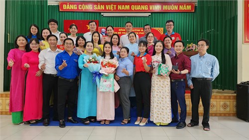 Lễ kết nạp Đảng viên mới: Đồng chí Lê Lệ Nhung