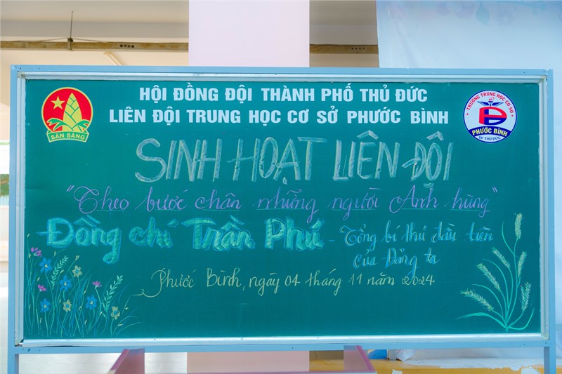 Sinh hoạt Liên đội, Chủ đề:  Theo bước chân những người anh hùng 
Chủ điểm tháng 11:  Đồng chí Trần Phú - Tổng bí thư đầu tiêng của Đảng ta 