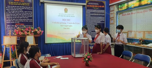 Chiều ngày 08/4/2024, Trường THCS Phước Thạnh đã tổ chức vận động CB, GV, CNV và HS quyên góp Quỹ vì người nghèo, Vì Biển Đảo quê hương-năm 2024