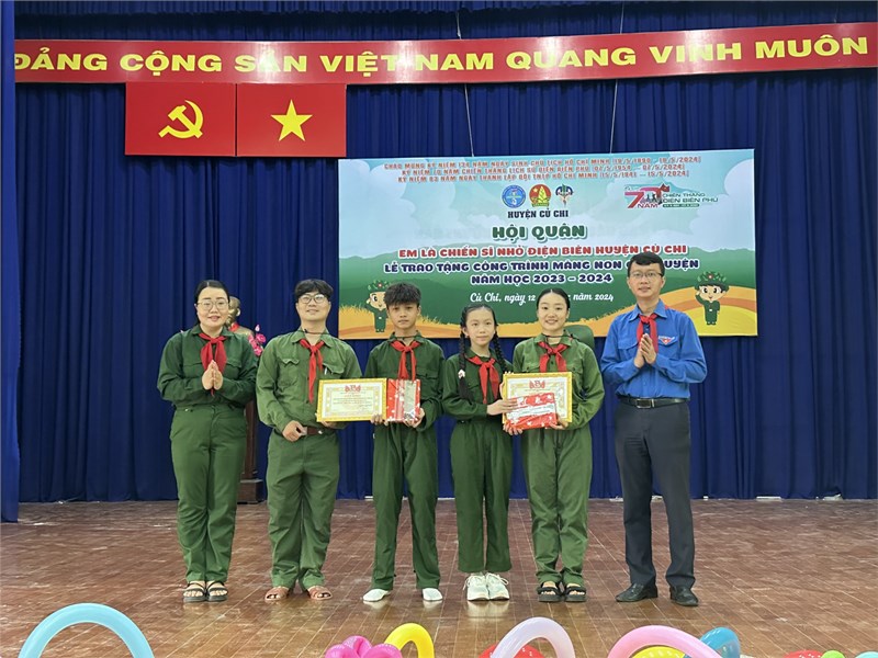 <a href="/hoat-dong-doan-doi/tieu-doan-thcs-phuoc-vinh-an-tham-gia-hoi-quan-dai-doan-vinh-quang-chao-mung-ky/ctfull/99801/655955">💐💐tiểu đoàn thcs phước vĩnh an tham gia hội quân<span class=bacham>...</span></a>