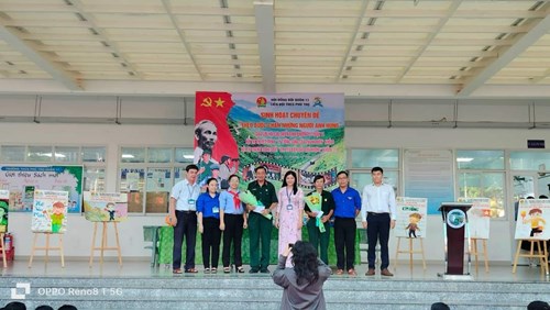 Trường THCS Phú Thọ phối hợp với Hội cựu chiến binh Phường 12, Đoàn Phừờng 12 tổ chức sinh hoạt chuyên đề  Theo bước chân những người anh hùng .