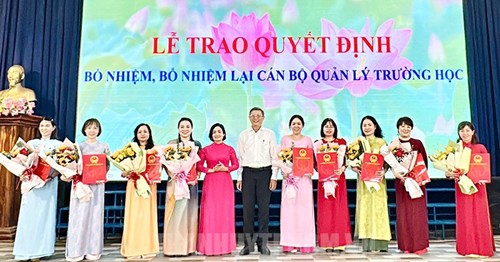 Quận Gò Vấp trao quyết định bổ nhiệm cán bộ quản lý các trường học