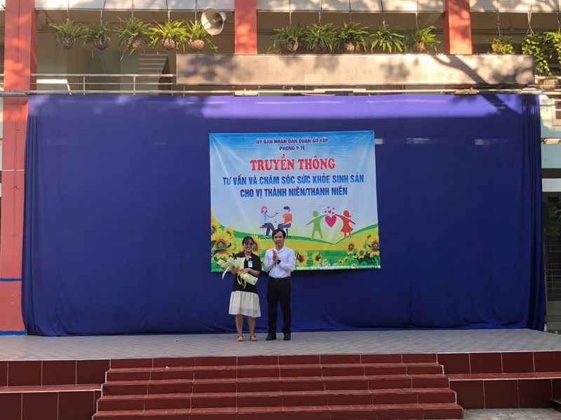 Sáng thứ 2 ngày 23/12/2024, trường THCS Quang Trung phối hợp với Phòng Y tế tổ chức Truyền thông  Tư vấn và chăm sóc sức khỏe sinh sản cho vị thành niên/thanh niên . Thực hiện truyền thông do ThS BS Trần Thanh Thiên Trúc - Giảng viên Đại học Y khoa Phạm Ngọc Thạch thực hiện