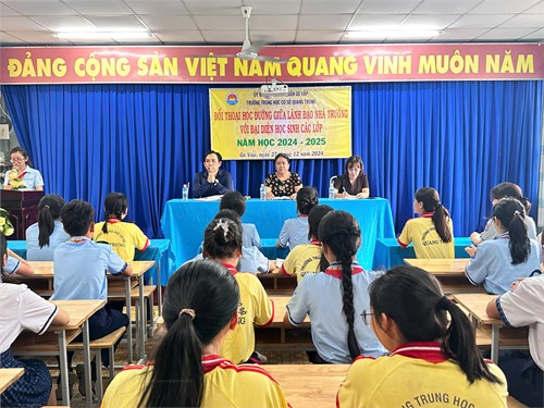 Thứ 6 ngày 27/12/2024, trường THCS Quang Trung tổ chức Đối thoại học đường giữa Lãnh đạo nhà trường và đại diện học sinh các lớp.