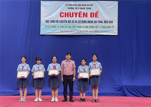 Học sinh đạt giải cuộc thi  Học sinh Quang Trung với Tin học Quốc tế 