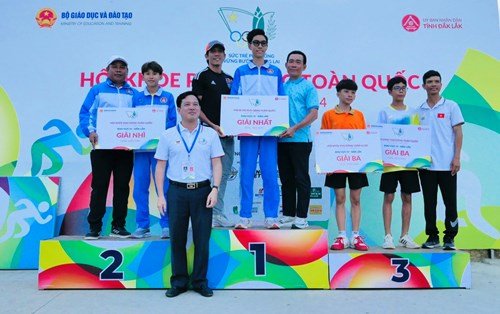 Chúc mừng em La Trần Ngọc Phúc lớp 9/3 đạt Giải Nhất cự ly 400m và Giải Nhất cự ly 1500m Hội Khoẻ Phù Đổng toàn Quốc năm 2024