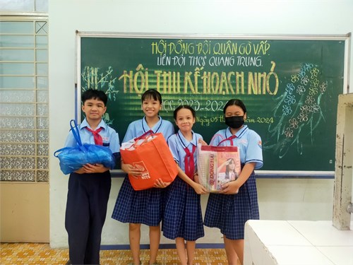 Ngày 5/4/2024, Liên đội THCS Quang Trung tổ chức Hội thu Kế hoạch nhỏ năm học 2023 - 2024