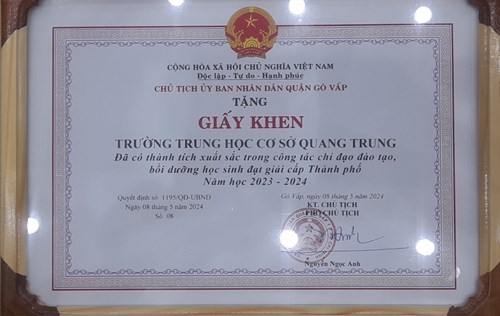 Chủ tịch Ủy ban nhân dân quận Gò Vấp tặng giấy khen cho Trường THCS Quang Trung đã có thành tích xuất sắc trong công tác chỉ đạo đào tạo, bồi dưỡng học sinh đạt giải cấp Thành phố năm học 2023 - 2024