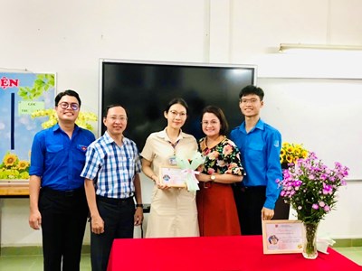 Giáo viên - đoàn viên trường THCS Tân Bình được tuyên dương gương  Người ươm mầm  tiêu biểu