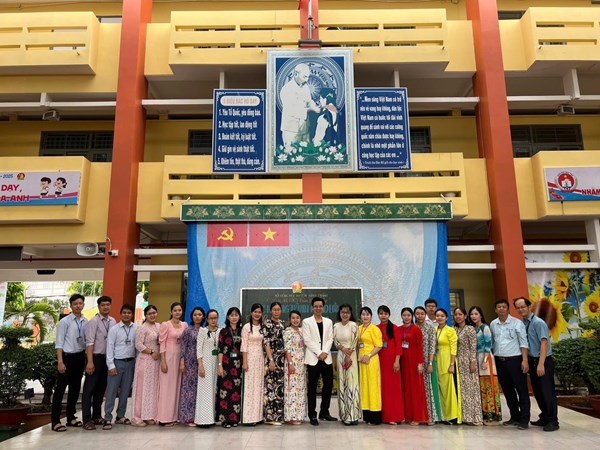 Khơi nguồn cảm hứng học ngoại ngữ cùng thầy giáo 9x