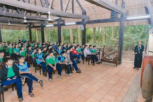 Tham quan học tập trải nghiệm tại “địa đạo củ chi – khu công nghệ cao”