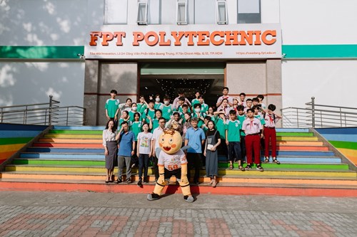 Học sinh nghoại khoá hướng nghiệp tại fpt