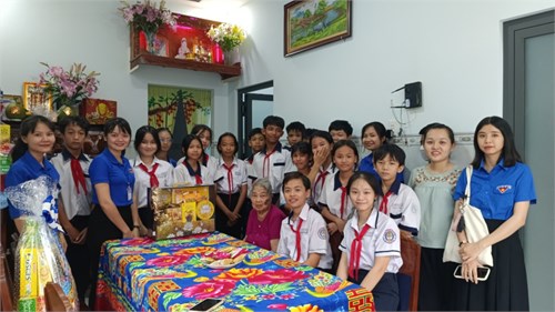 Thăm mẹ VNAH Nguyễn Thị Rực