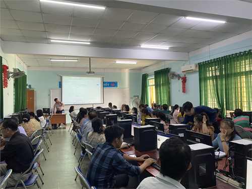 Tập huấn chuyển đổi số trong dạy học (LMS) và trình bày thể thức văn bản theo Nghị định 30