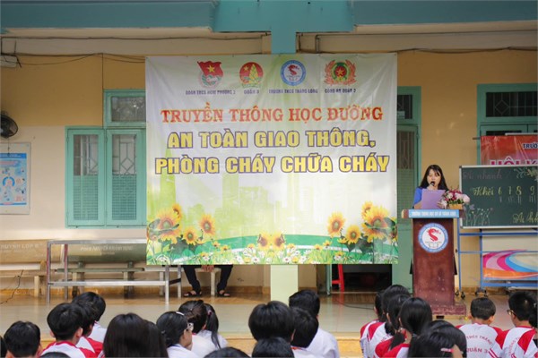 Sinh hoạt chuyên đề tuyên truyền an toàn giao thông và phòng cháy chữa cháy năm học 2024-