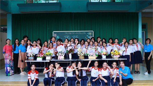 Hội thi cắm hoa chào mừng ngày nhà giáo việt nam 20/11.