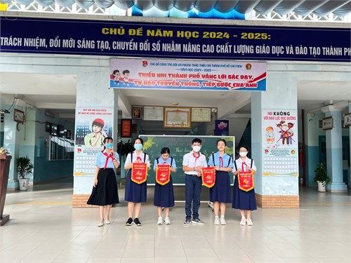 Trao Cờ luân lưu Tuần 4