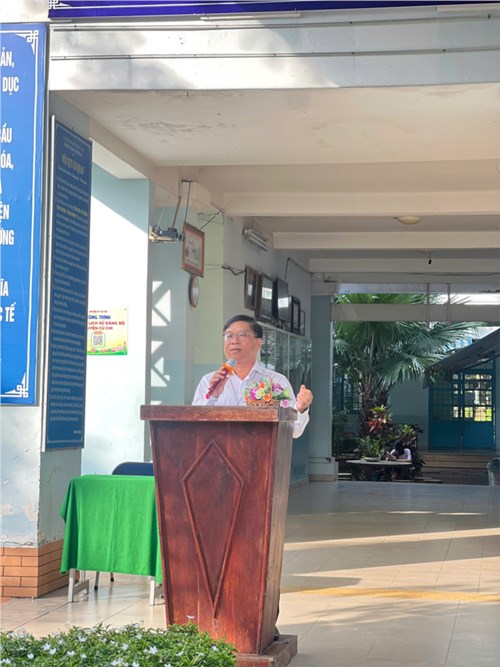 Khen thưởng học sinh đạt thành tích cao trong các hội thi phong trào