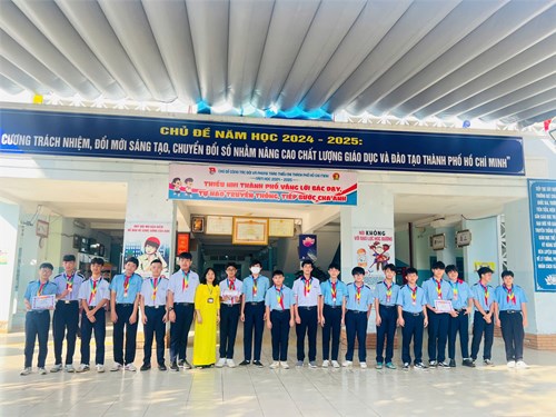 Trao thưởng động viên đội tuyển Học sinh giỏi của trường thi Học sinh giỏi cấp Huyện năm học 2024-2025