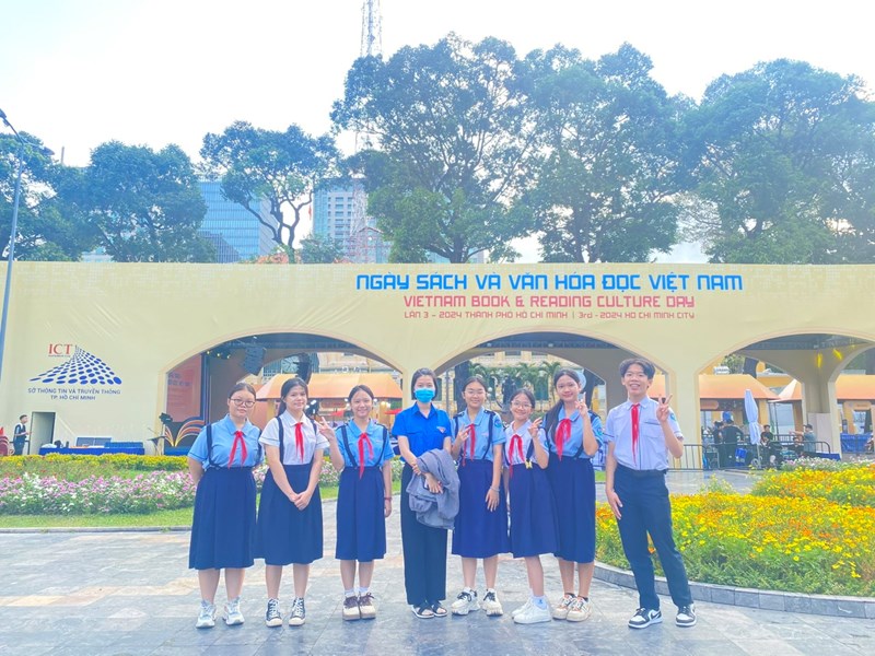 Học sinh trường tham gia Hội thi Lớn lên cùng Sách cấp thành phố