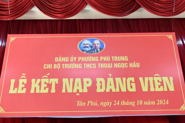 Lễ kết nạp Đảng viên của Chi bộ Trường THCS Thoại Ngọc Hầu
