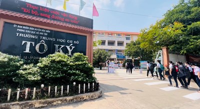 THỰC HIỆN CUỘC VẬN ĐỘNG 
“ĐI BỘ, SANG ĐƯỜNG AN TOÀN” 
Với khẩu hiệu  Một ý thức giao thông, triệu nụ cười hạnh phúc 
