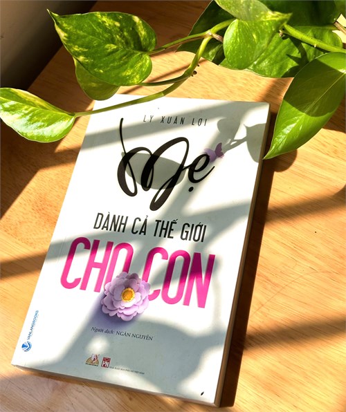 Giới thiệu sách tháng 10 - chủ đề   Ngày Phụ nữ Việt Nam 20/10 