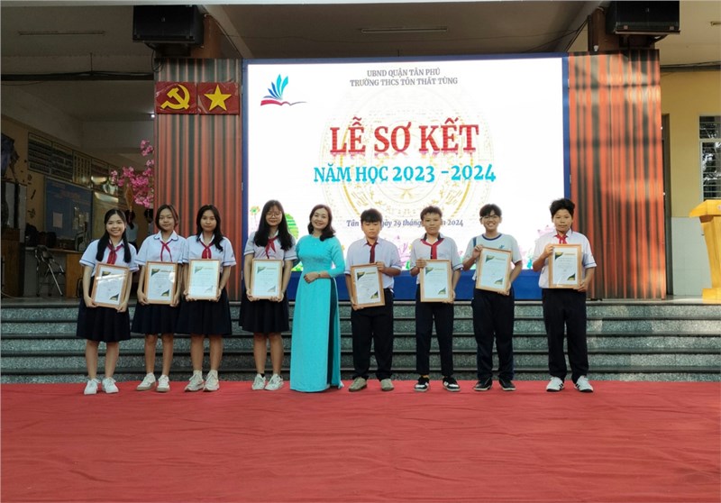 Trường THCS Tôn Thất Tùng tổ chức Sơ kết học kỳ 1 năm học 2023-2024