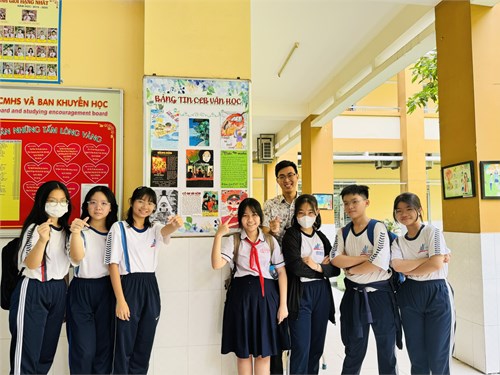 Nhằm chào mừng Ngày Sách Việt Nam 21/4 với mục đích phát huy và gìn giữ văn hoá đọc, Câu lạc bộ Văn học trường THCS Tôn Thất Tùng thực hiện chủ đề “Quyển sách tôi yêu”