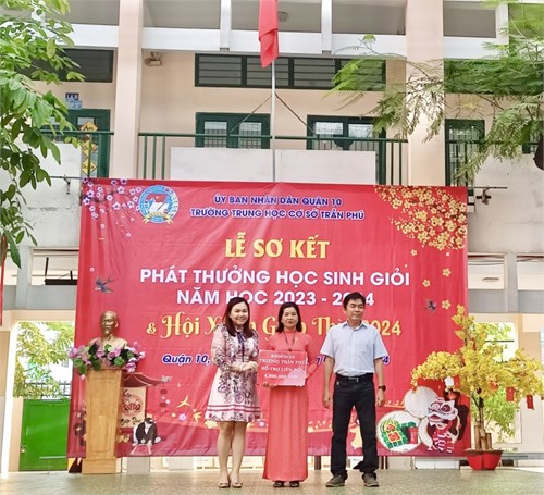 Sáng thứ năm ngày 01/02/2024 Trường THCS Trần Phú tổ chức Lễ sơ kết HK1