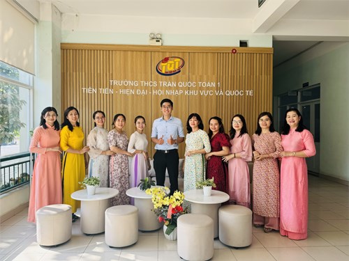 Buổi họp tổ chuyên môn tổ KHTN góp ý để tham gia hội thi Giáo viên thiết kế bài giảng E-Learning trên LMS Cấp TP. Thủ Đức