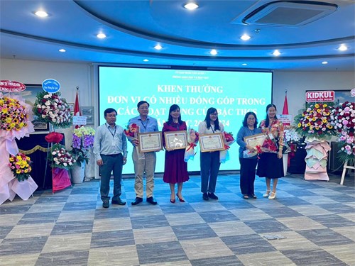 Trường THCS Trần Quốc Tuấn nhận được giấy khen từ Phòng Giáo dục và Đào tạo Quận 7