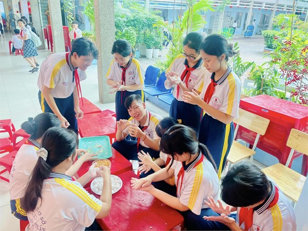 Hoạt động trải nghiệm  Làm bánh trôi nước 