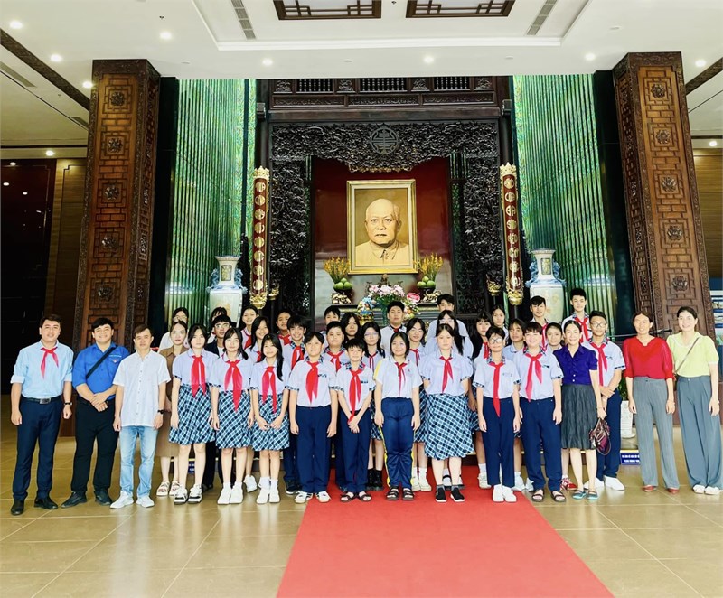 Hoạt động trải nghiệm - tham quan Bảo tàng Tôn Đức Thắng