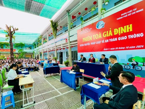 Phiên tòa giả định với chủ đề “Tuyên truyền pháp luật về an toàn giao thông”