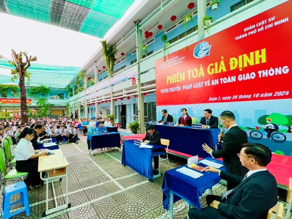 Phiên tòa giả định với chủ đề “Tuyên truyền pháp luật về an toàn giao thông”