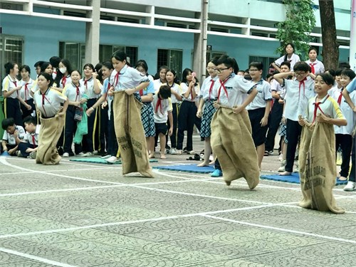 Hoạt động trải nghiệm 30 Phút giờ ra chơi “TRÒ CHƠI DÂN GIAN”