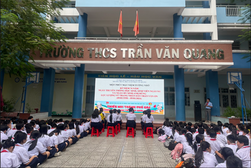 Sinh hoạt chủ điểm tháng 1 và tổ chức  Rung chuông vàng  với chủ đề  Sáng mãi ngọn lửa Trần Văn Ơn 