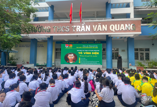 Sinh hoạt chủ điểm tháng 02 với chủ đề  Anh Tô Vĩnh Diện - Anh hùng lấy thân mình cứu pháo 