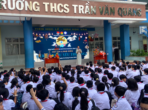 Hoạt động giờ ra chơi trải nghiệm, sáng tạo với hội thi  Lòng đèn Trung thu yêu thương 