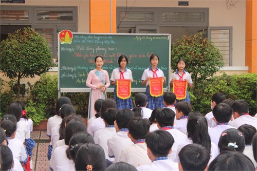 Sinh hoạt dưới cờ Tuần 8