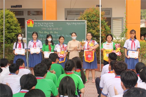 Sinh hoạt dưới cờ tuần 27