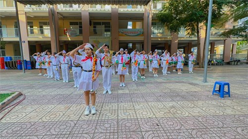 Tăng cường các hoạt động tập luyện, bồi dưỡng kiến thức, kỹ năng, nghiệp vụ về Nghi thức Đội TNTP HCM và Nghi lễ Đội TNTP HCM cho các em đội viên, học sinh năm học 2023-2024