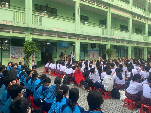 Sinh hoạt chủ đề tháng 11: “Đồng chí Trần Phú - Tổng Bí thư đầu tiên của Đảng ta”. Đồng chí là nhà lãnh đạo xuất sắc, người chiến sĩ cộng sản kiên trung của Đảng và cách mạng Việt Nam